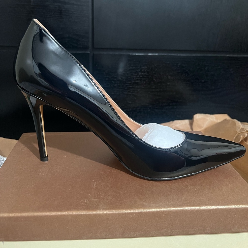 Elegant Black Patent Leather Heels - Picture 2 of 11